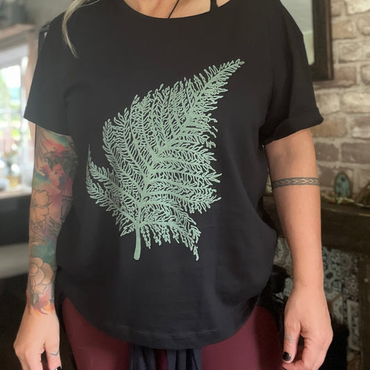 Leaf Classic Medium Fit T